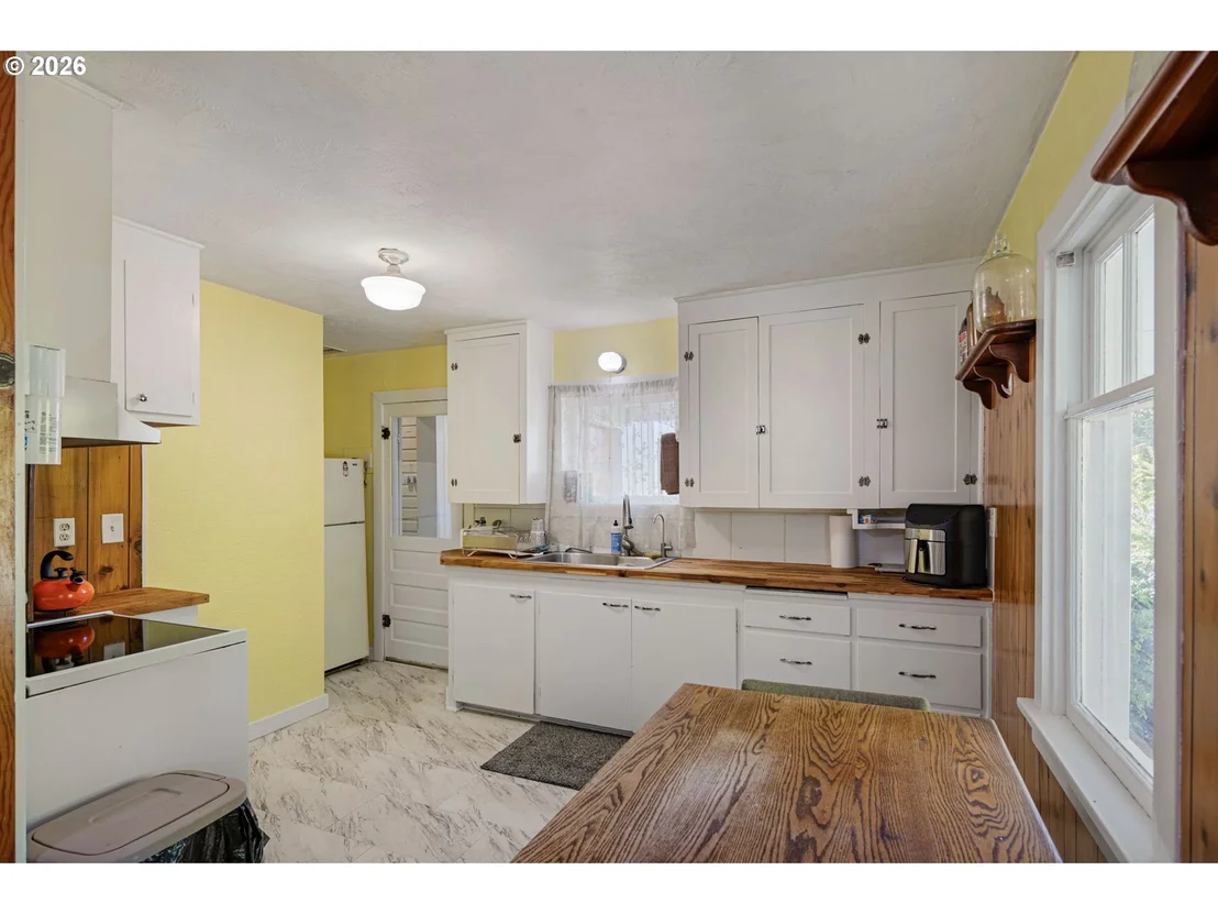 Photo of 90200 COBURG RD
