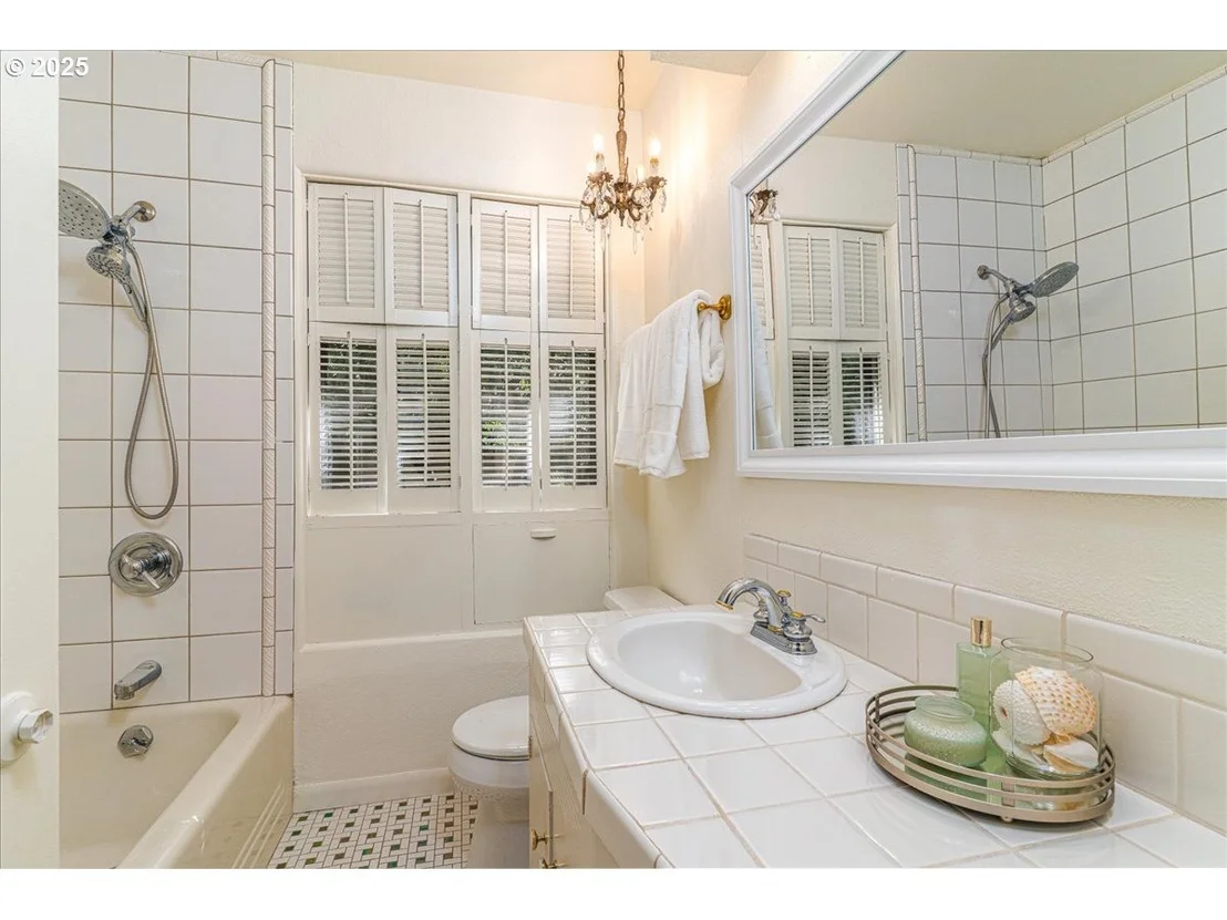 Photo of 589 RIDGEWAY RD