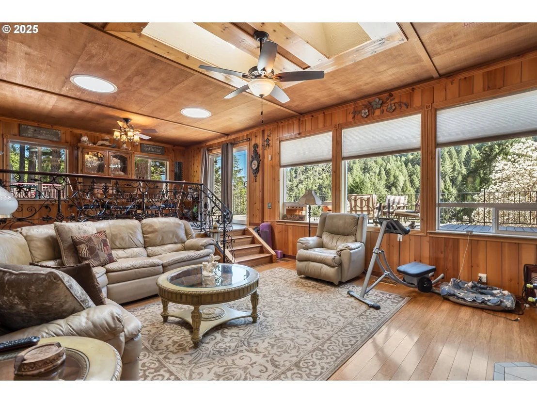 Photo of 520 BRIMSTONE RD
