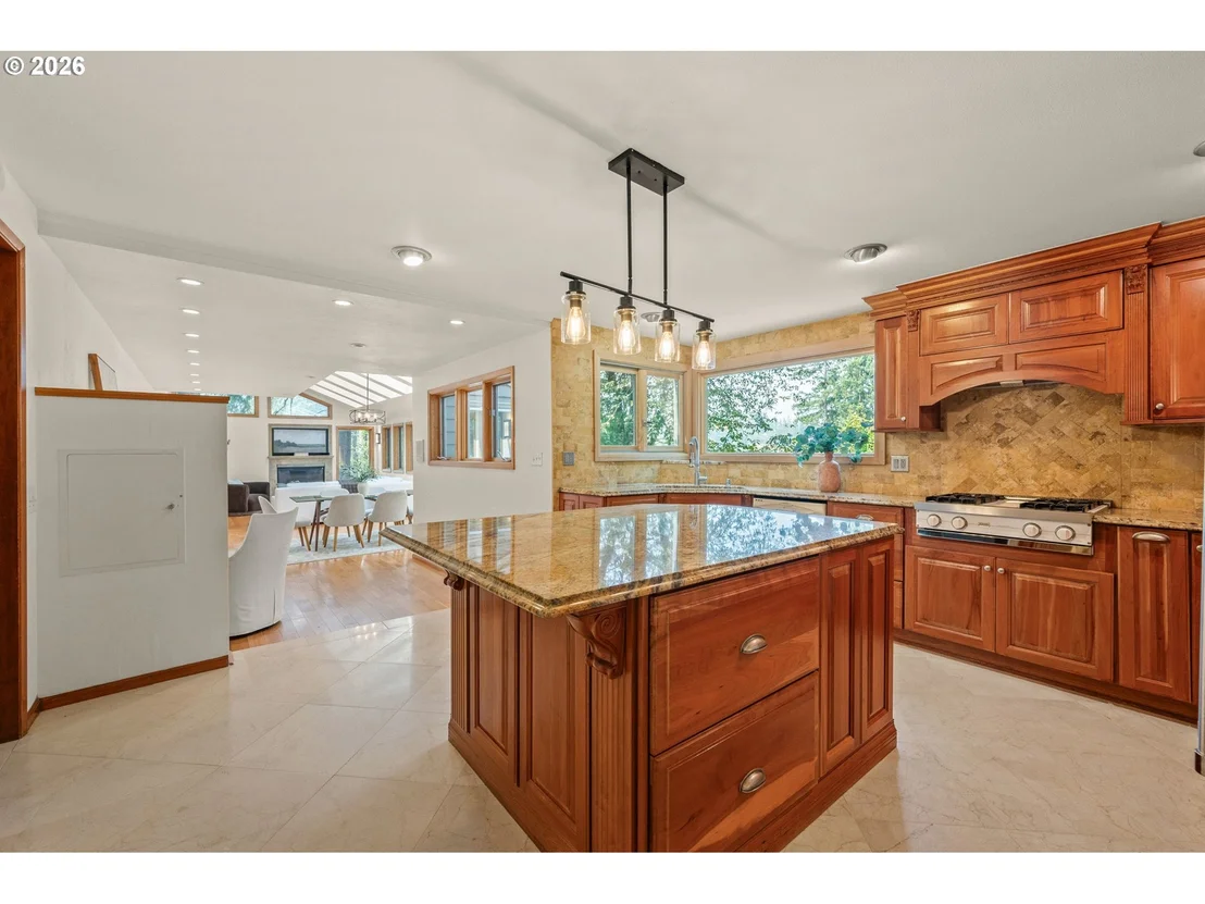 Photo of 3965 SPRING BLVD