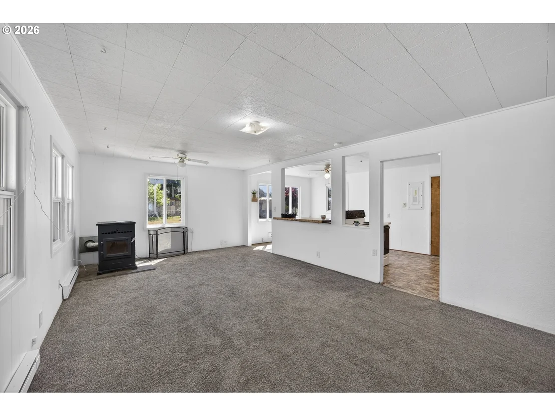 Photo of 1025 N LAKE RD