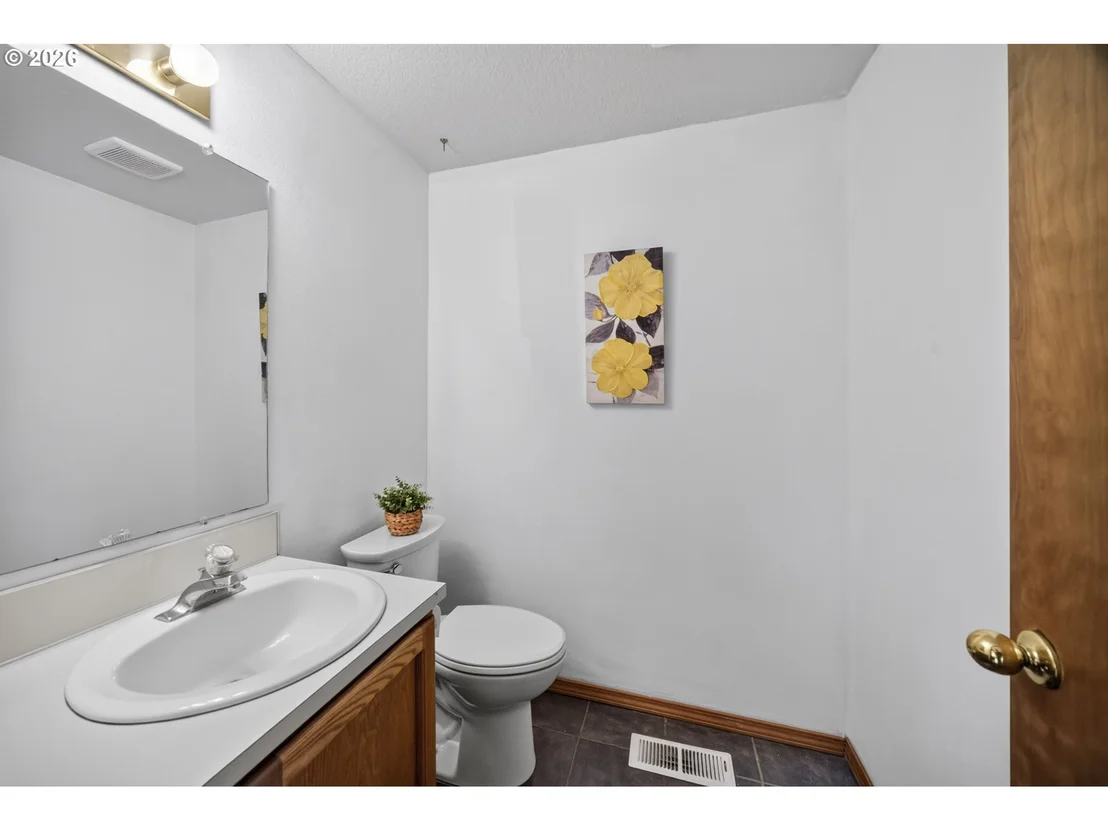 Photo of 212 SUNSET DR