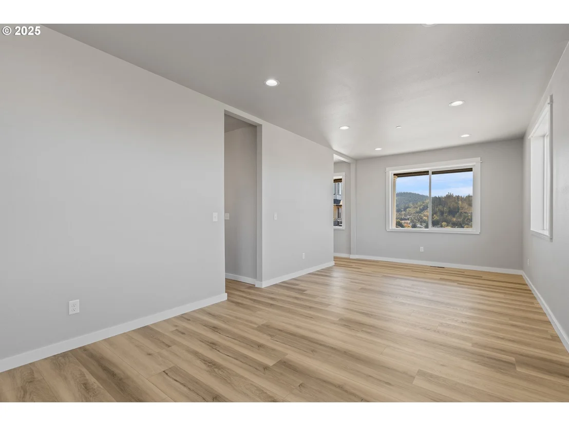 Photo of 664 BROOKS LOOP