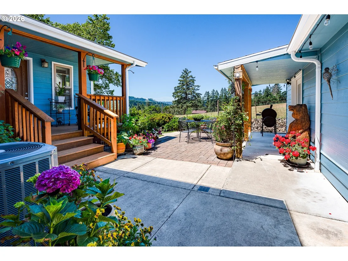 Photo of 384 EDGEVIEW DR