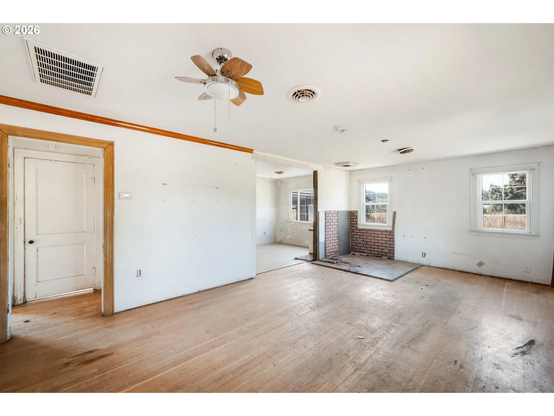 Photo of 38542 DEXTER RD