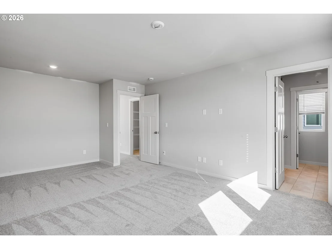 Photo of 955 Legacy ST