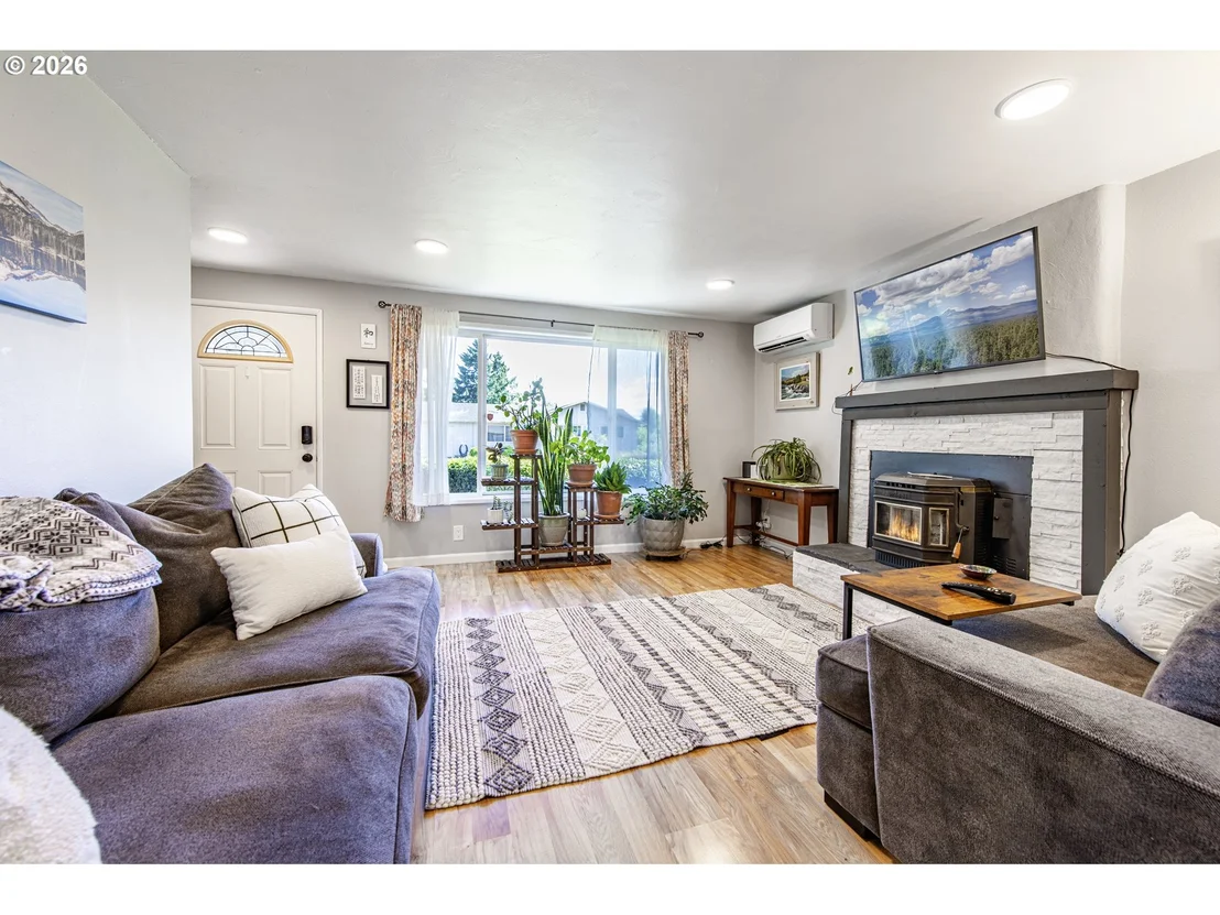 Photo of 5621 CODY AVE