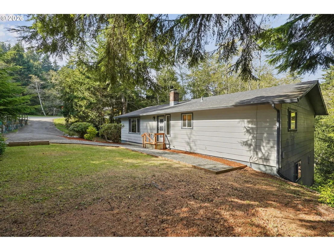 Photo of 840 OCEAN BLVD SE