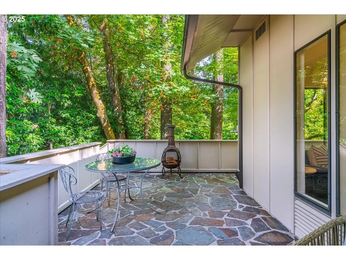 Photo of 589 RIDGEWAY RD