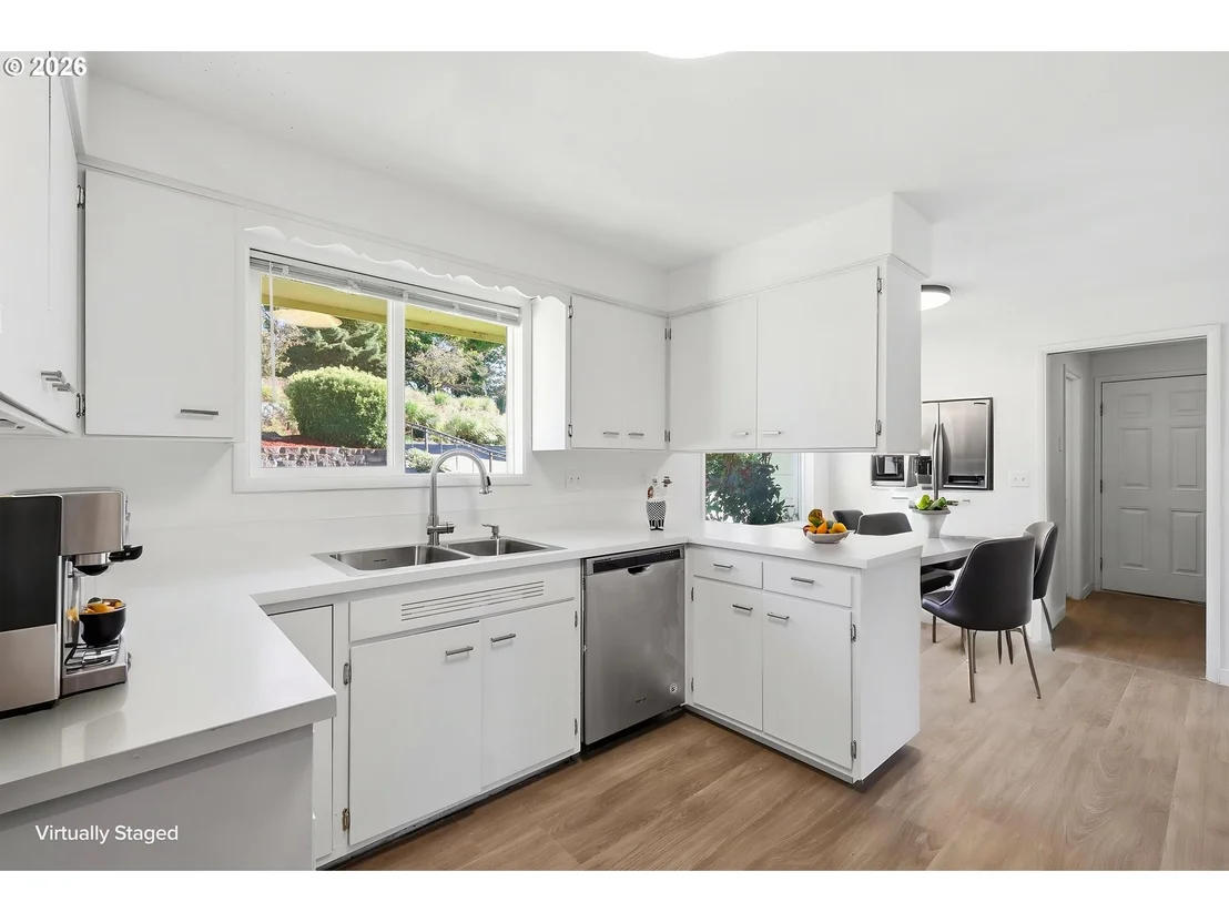 Photo of 682 SUNSET DR