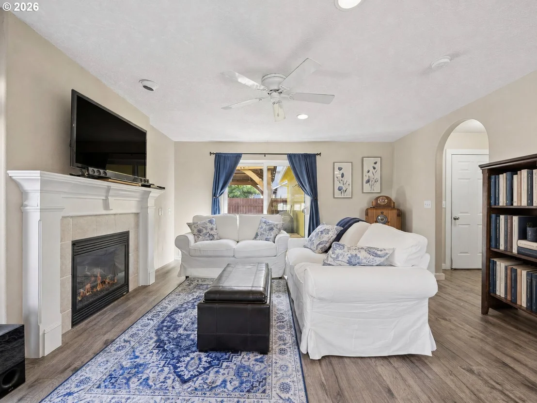 Photo of 644 SE MYRTLEWOOD PL