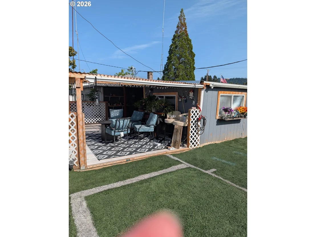 Photo of 591 NW DOUGLAS BLVD