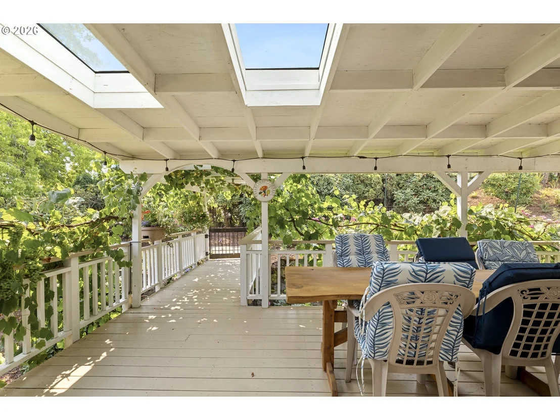 Photo of 192 NW CANYON DR