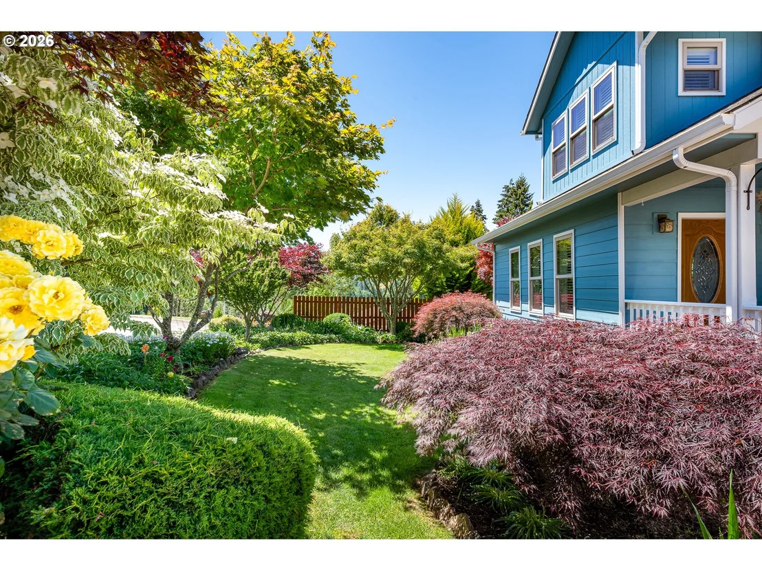 Photo of 384 EDGEVIEW DR