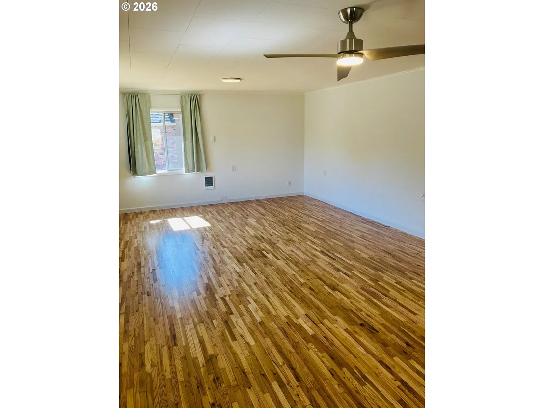 Photo of 152 W C ST