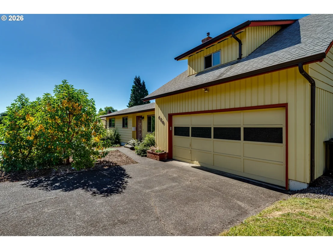 Photo of 450 W 28TH AVE