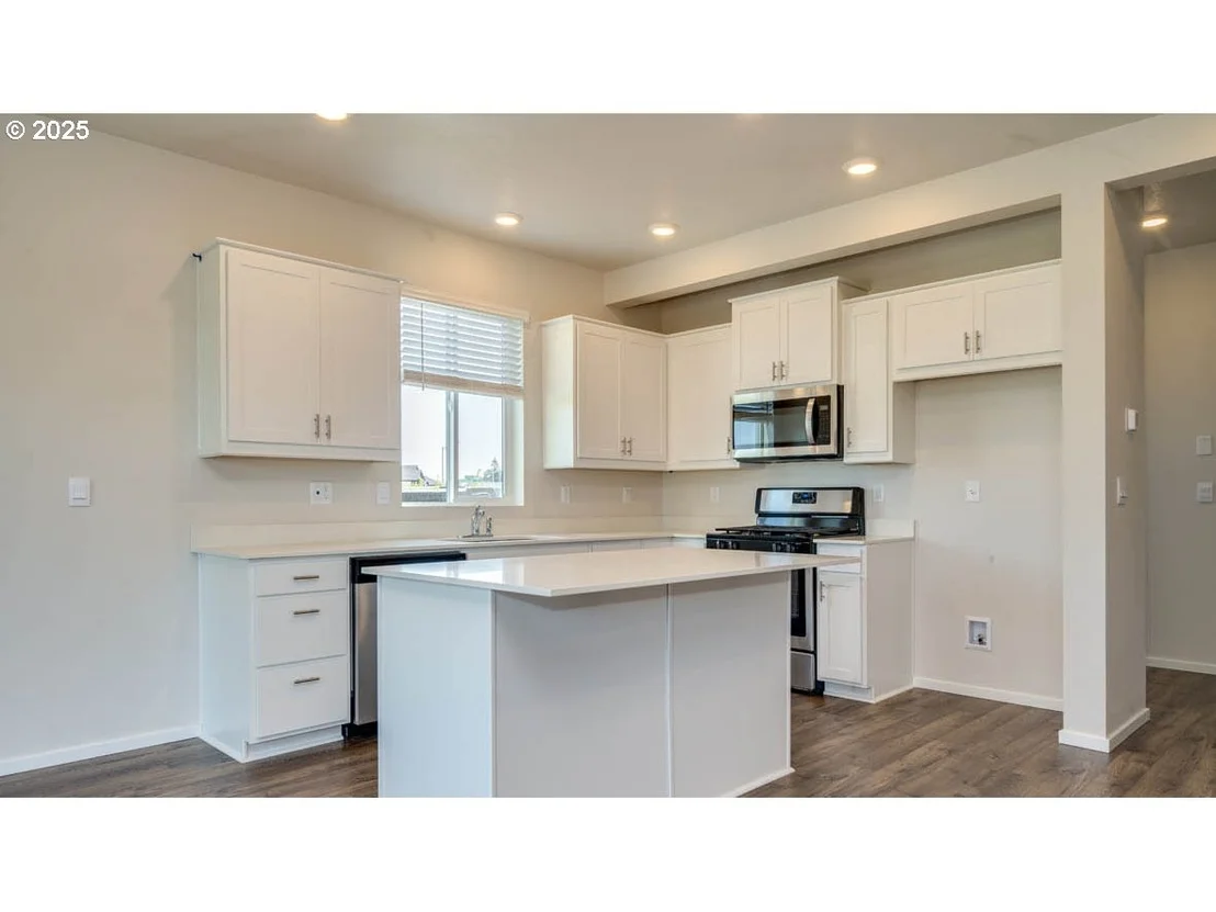 Photo of 4933 Elvis AVE NE