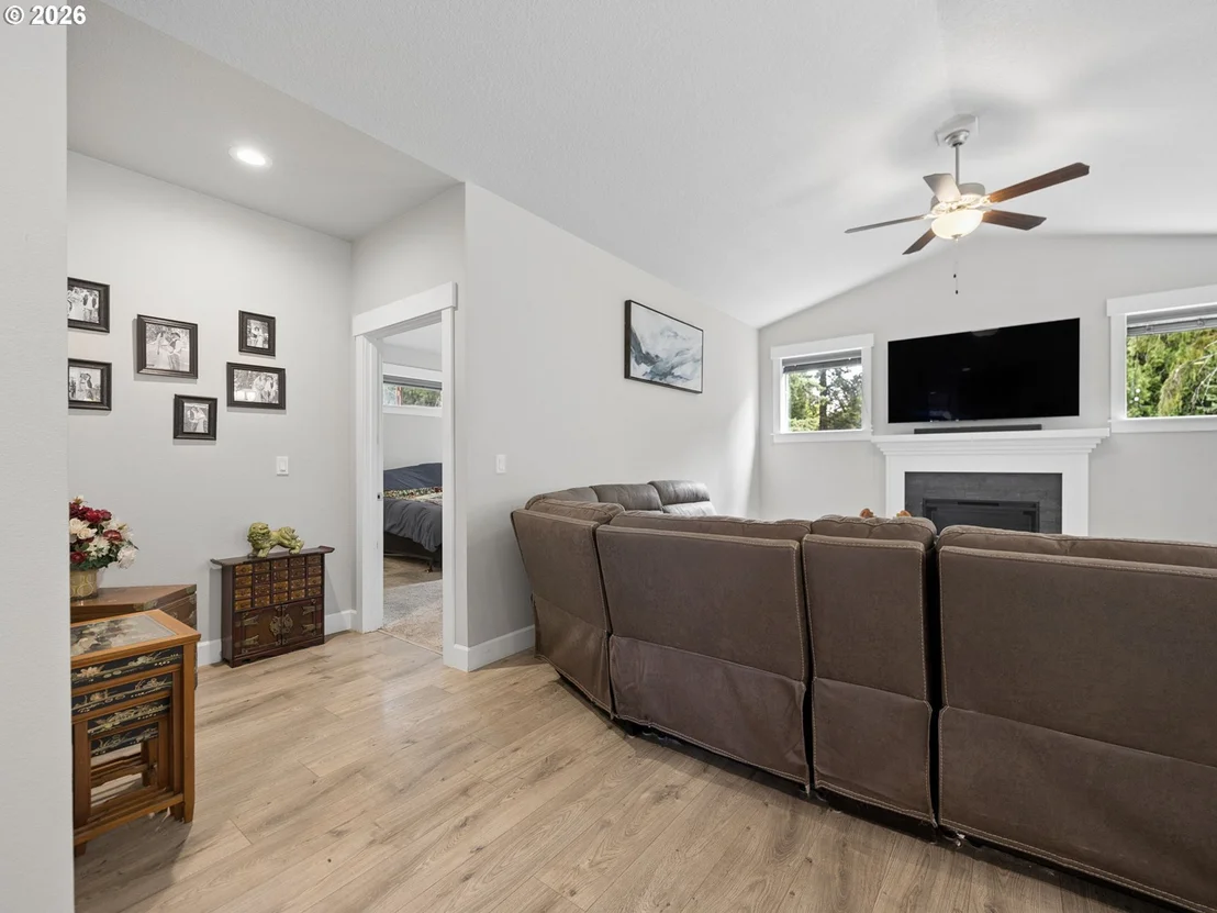 Photo of 1090 NE REGAN HILL LOOP