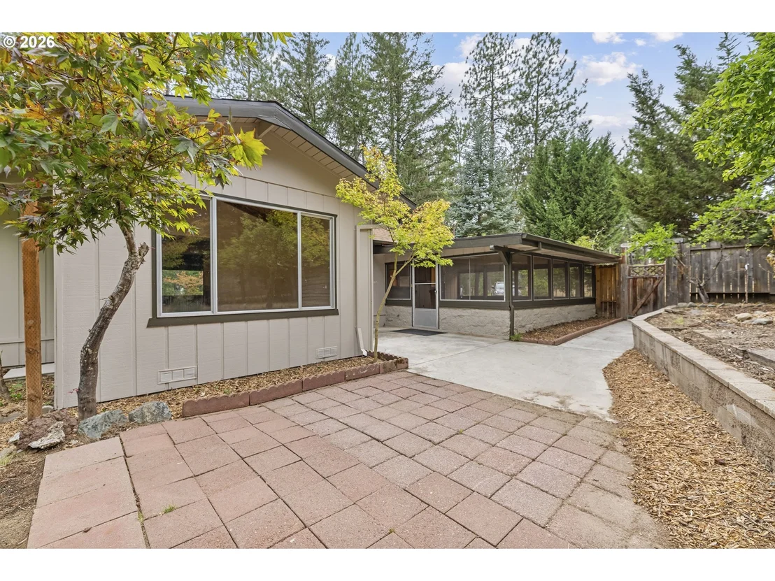 Photo of 135 ROLLING HILLS DR
