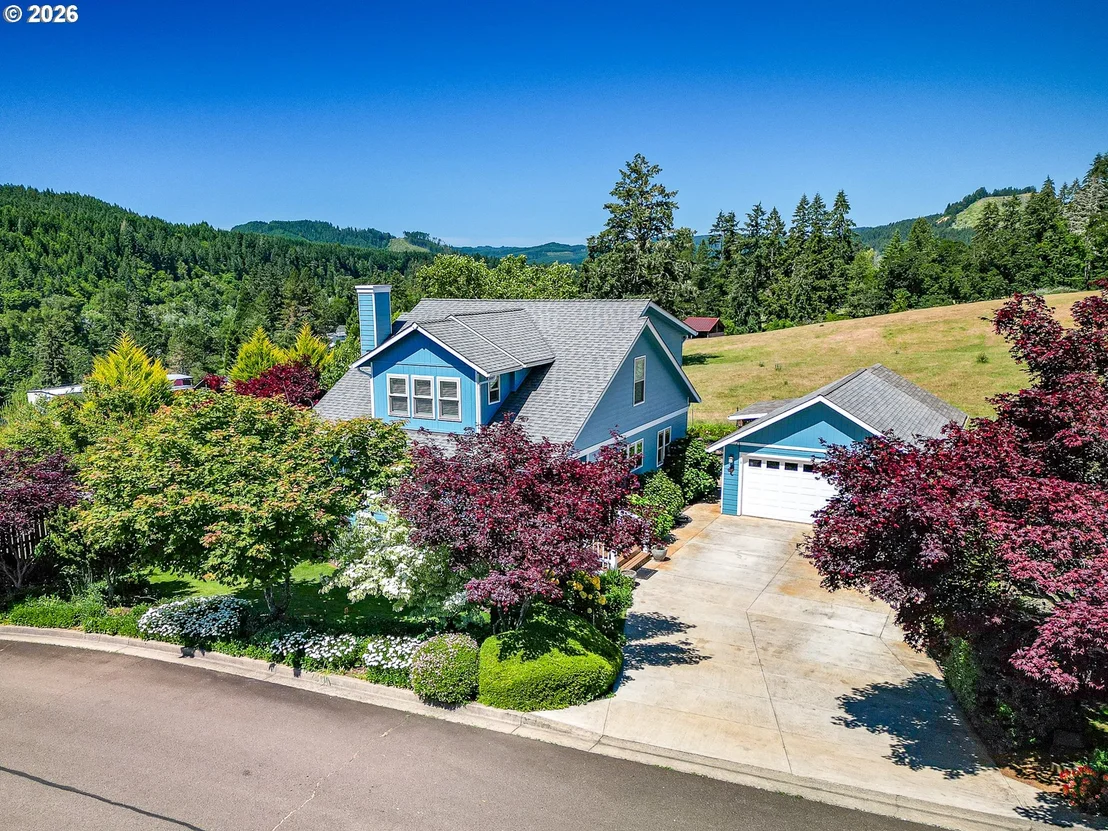 Photo of 384 EDGEVIEW DR