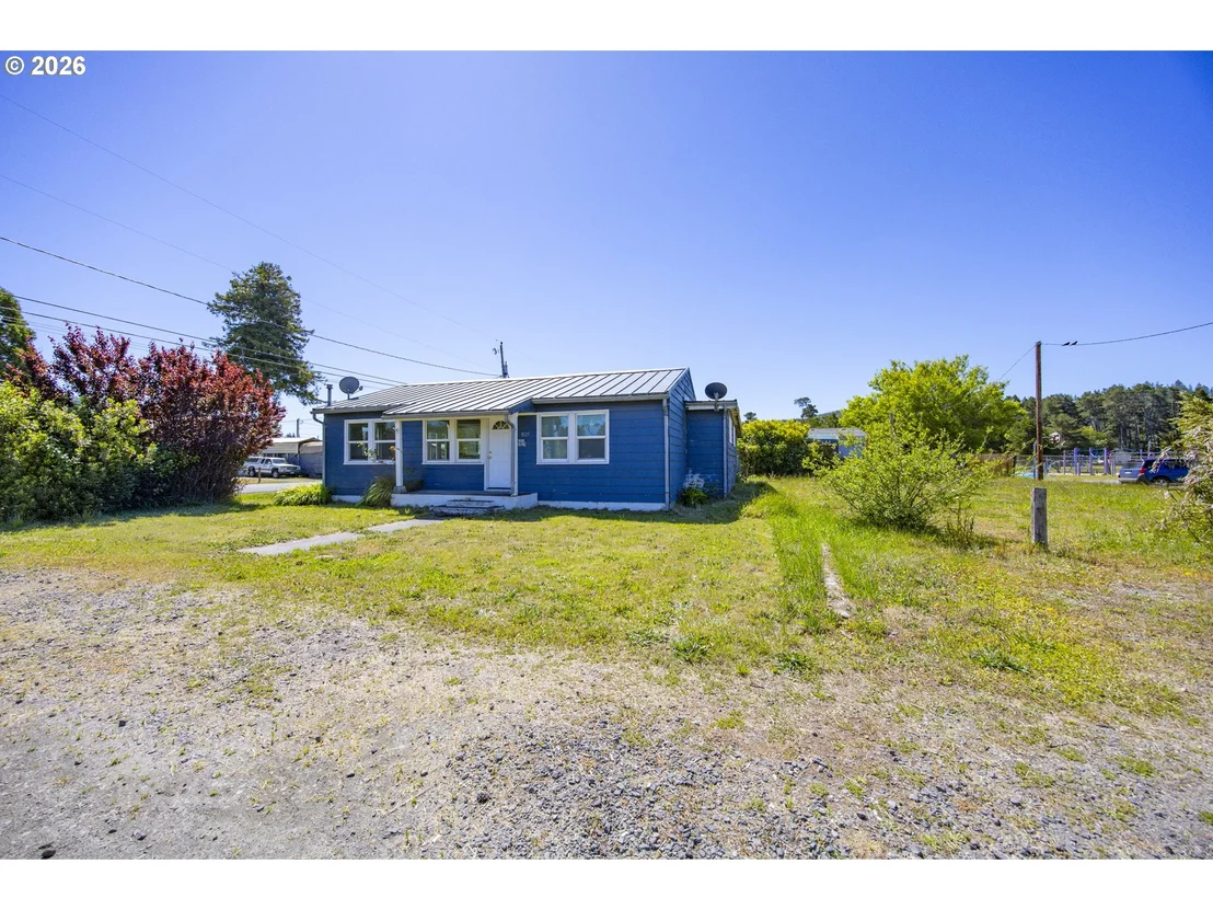 Photo of 1025 N LAKE RD