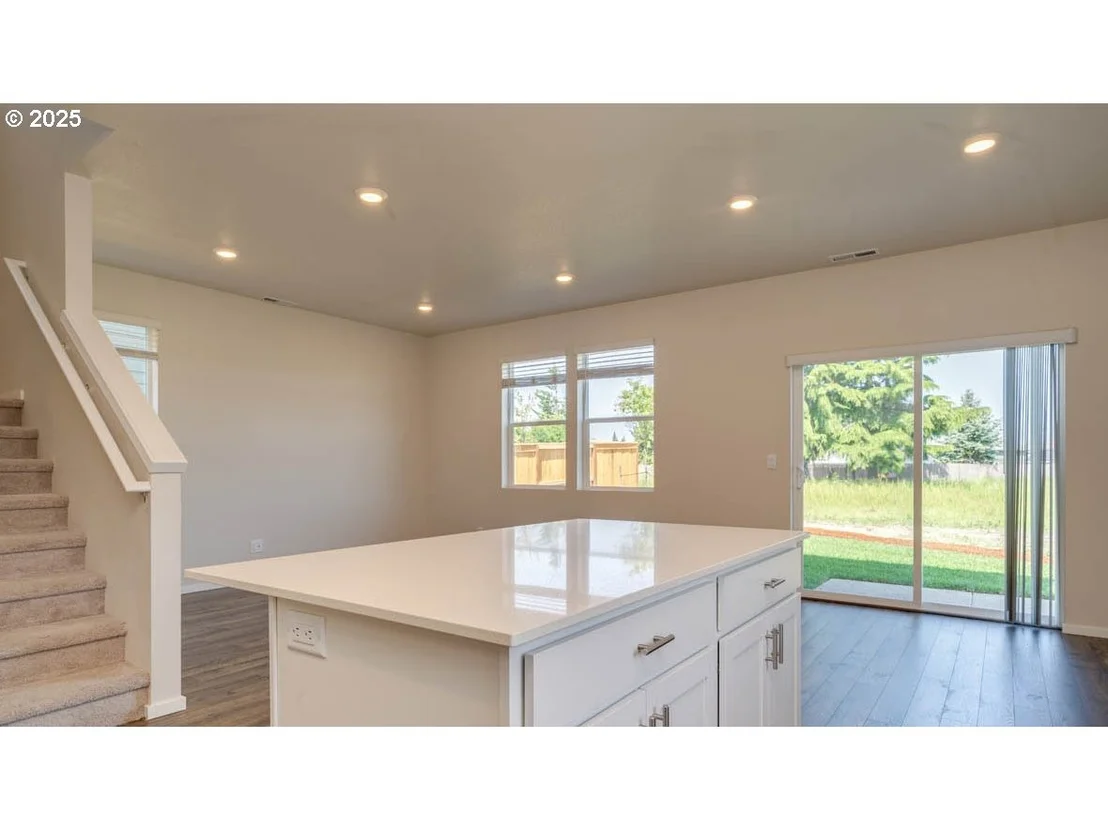 Photo of 398 Reno ST NE