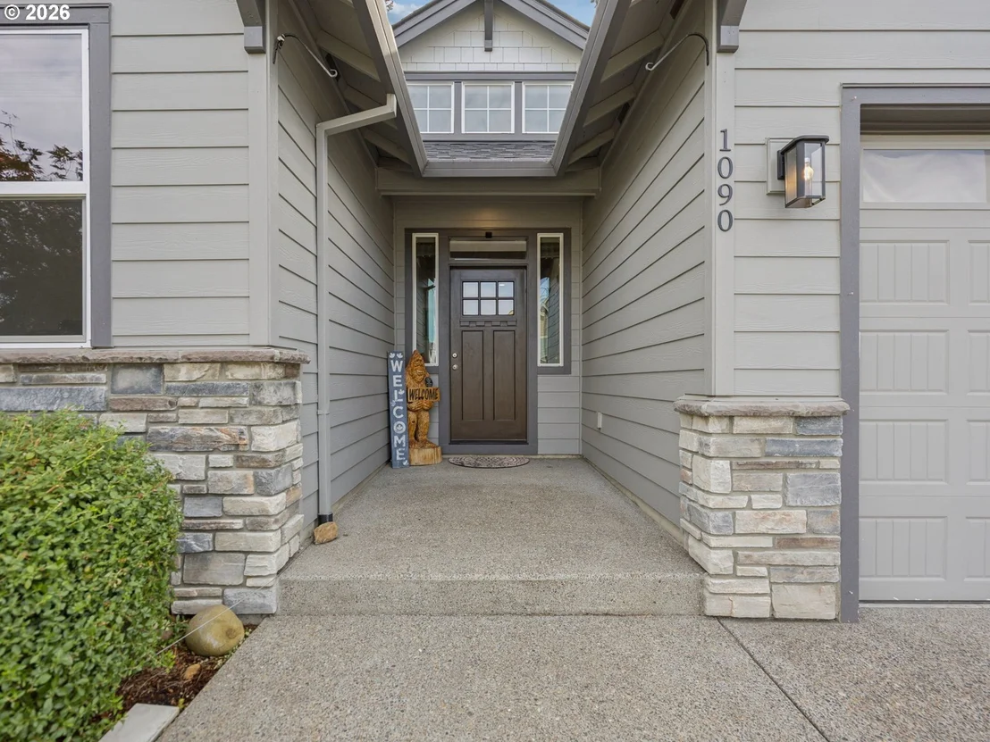 Photo of 1090 NE REGAN HILL LOOP