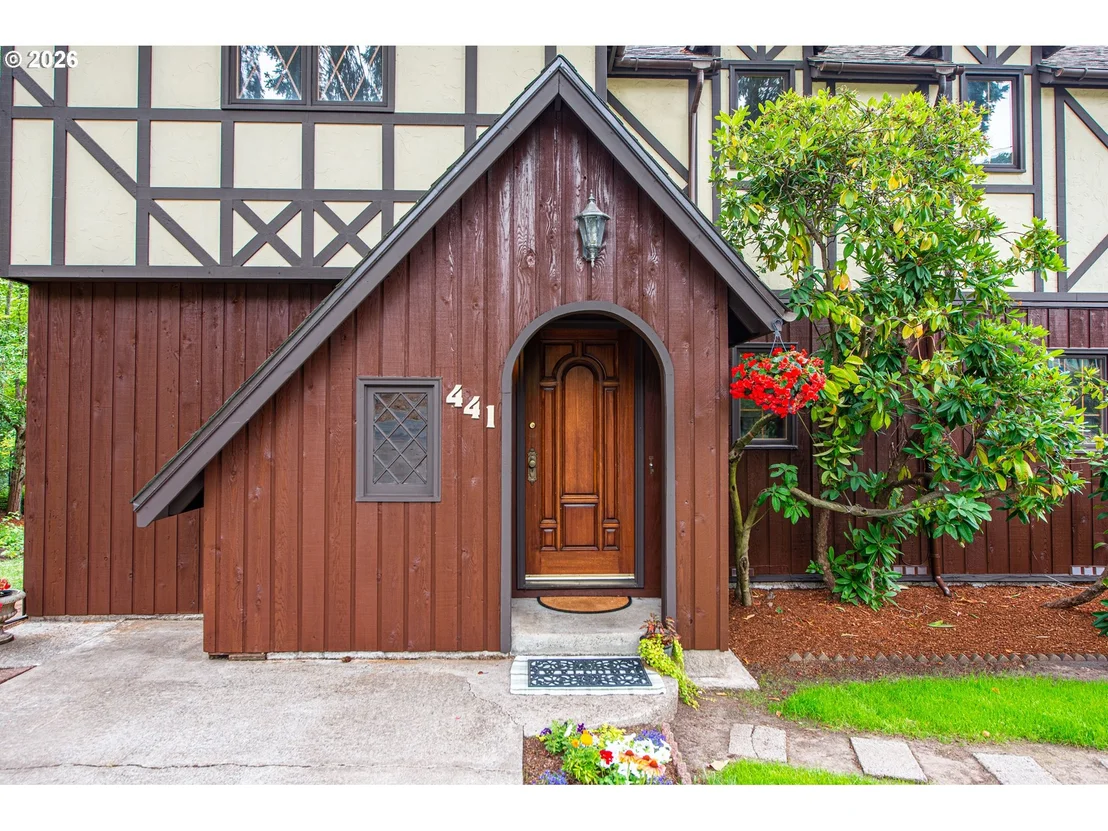 Photo of 441 W D ST