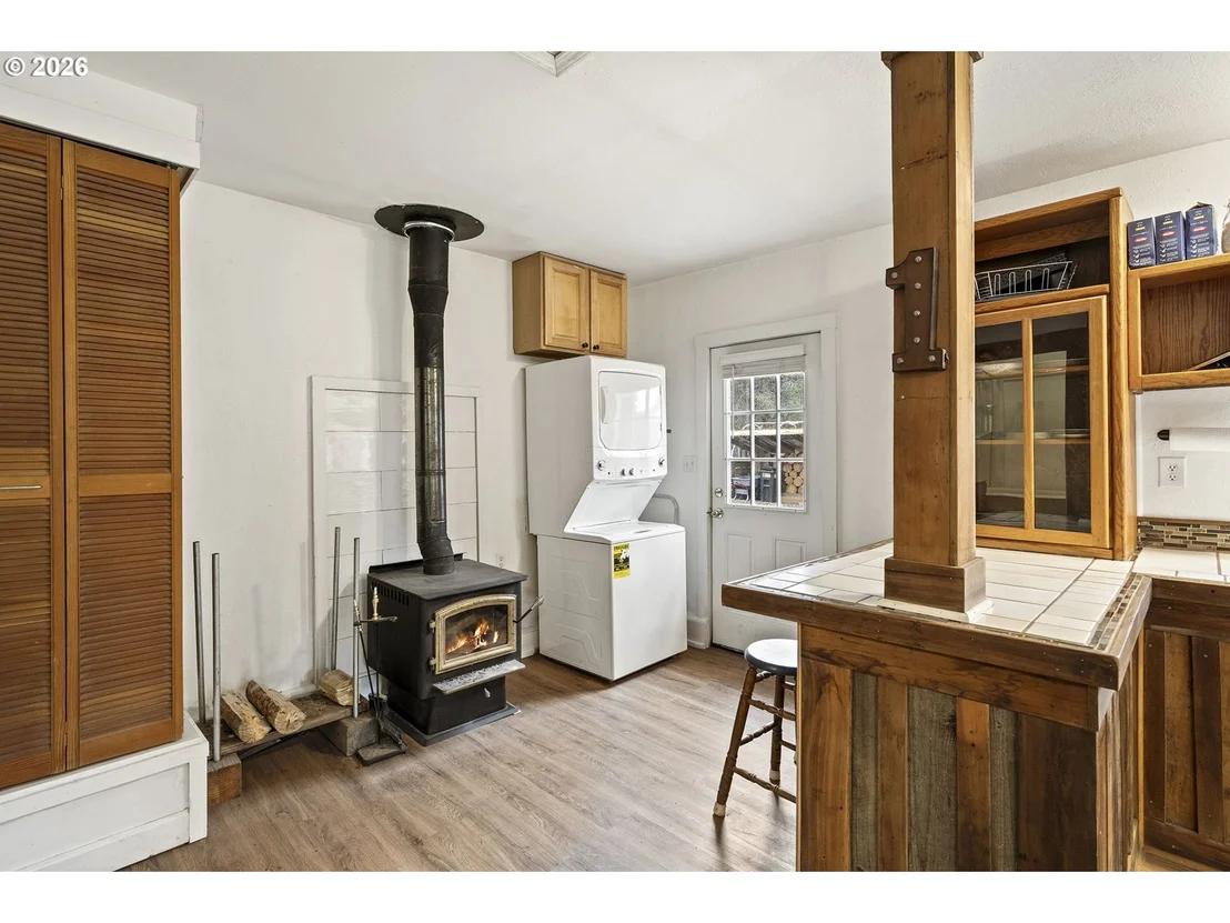 Photo of 16024 LEONA LN
