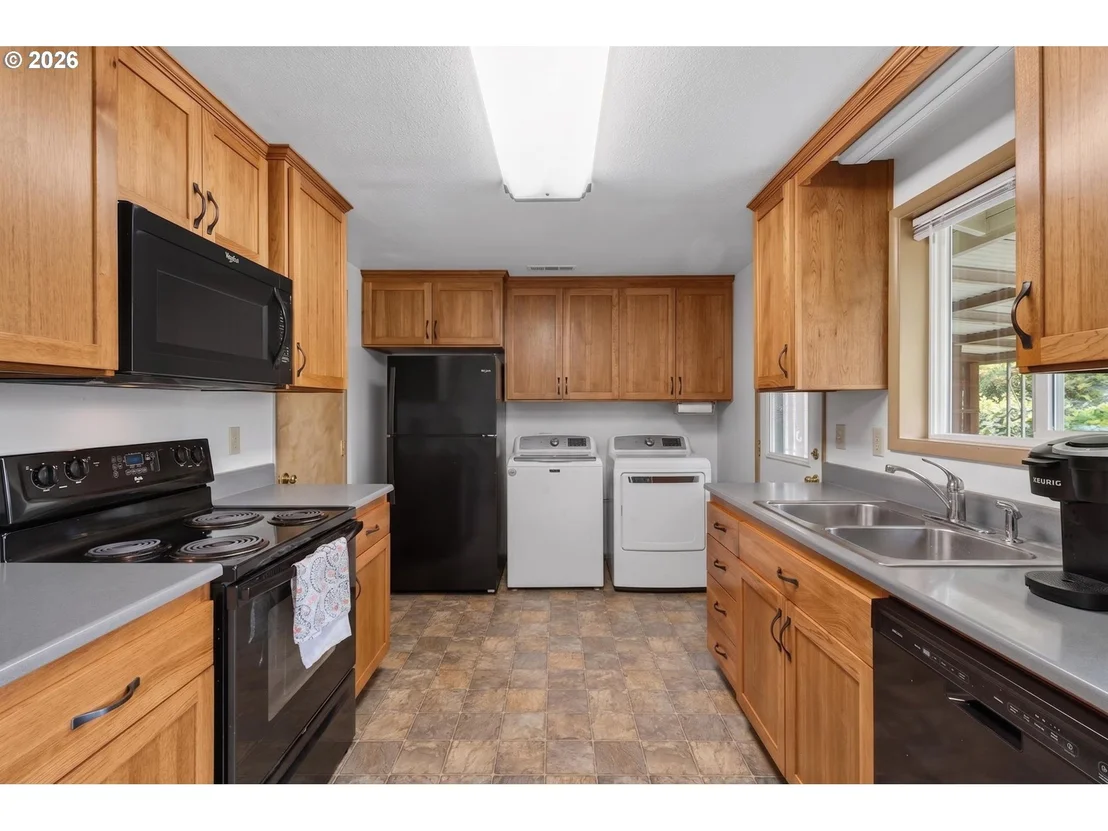 Photo of 447 MAXWELL RD
