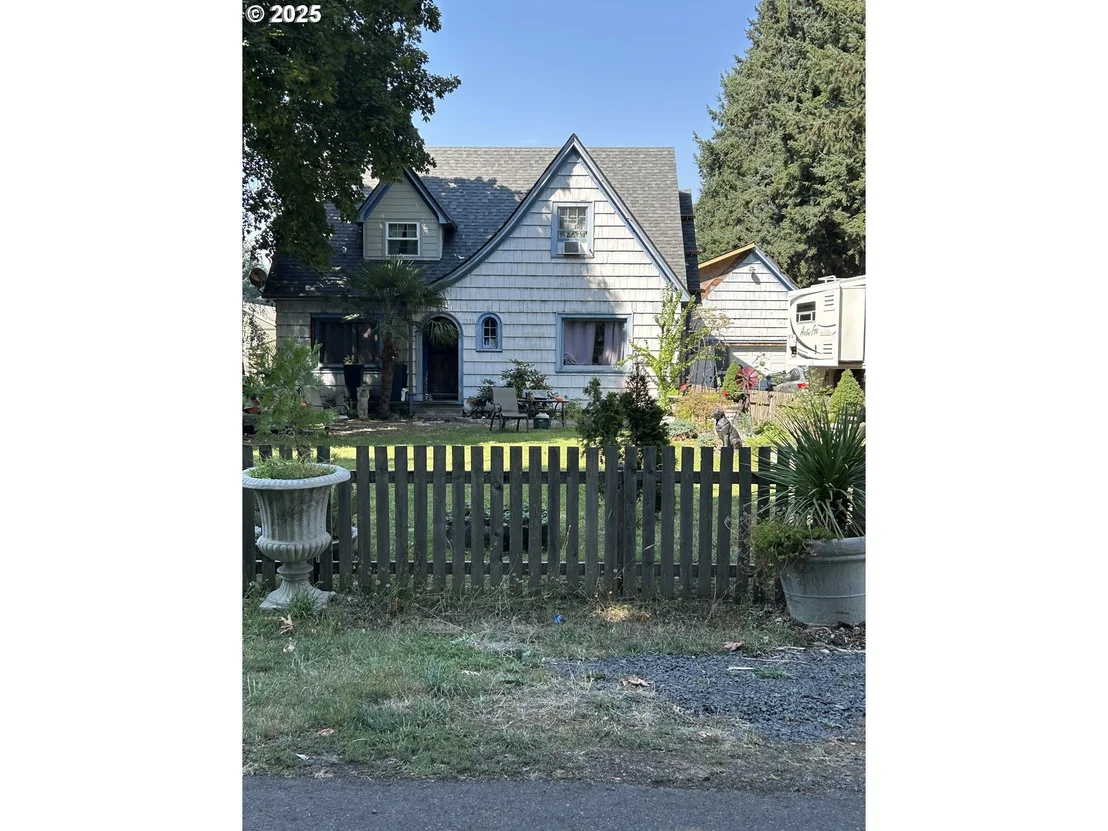 Photo of 1130 Anderson LN
