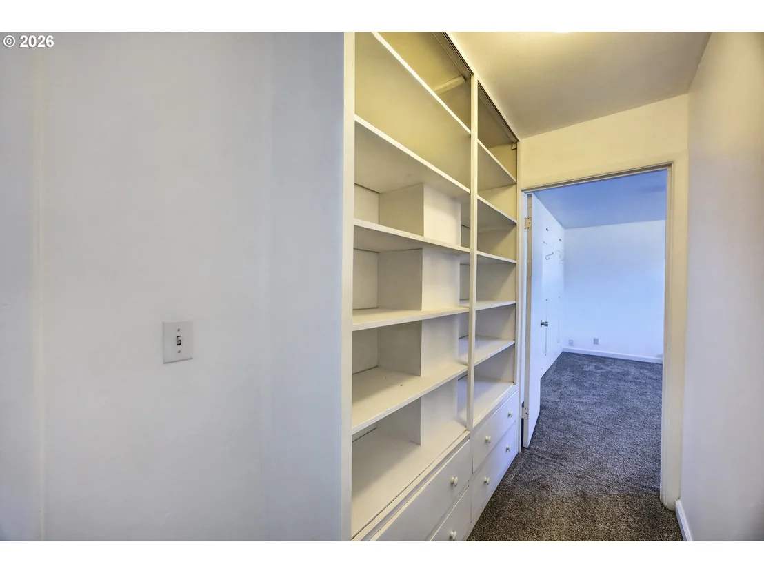 Photo of 1025 N LAKE RD