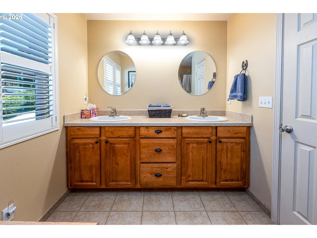 Photo of 384 EDGEVIEW DR