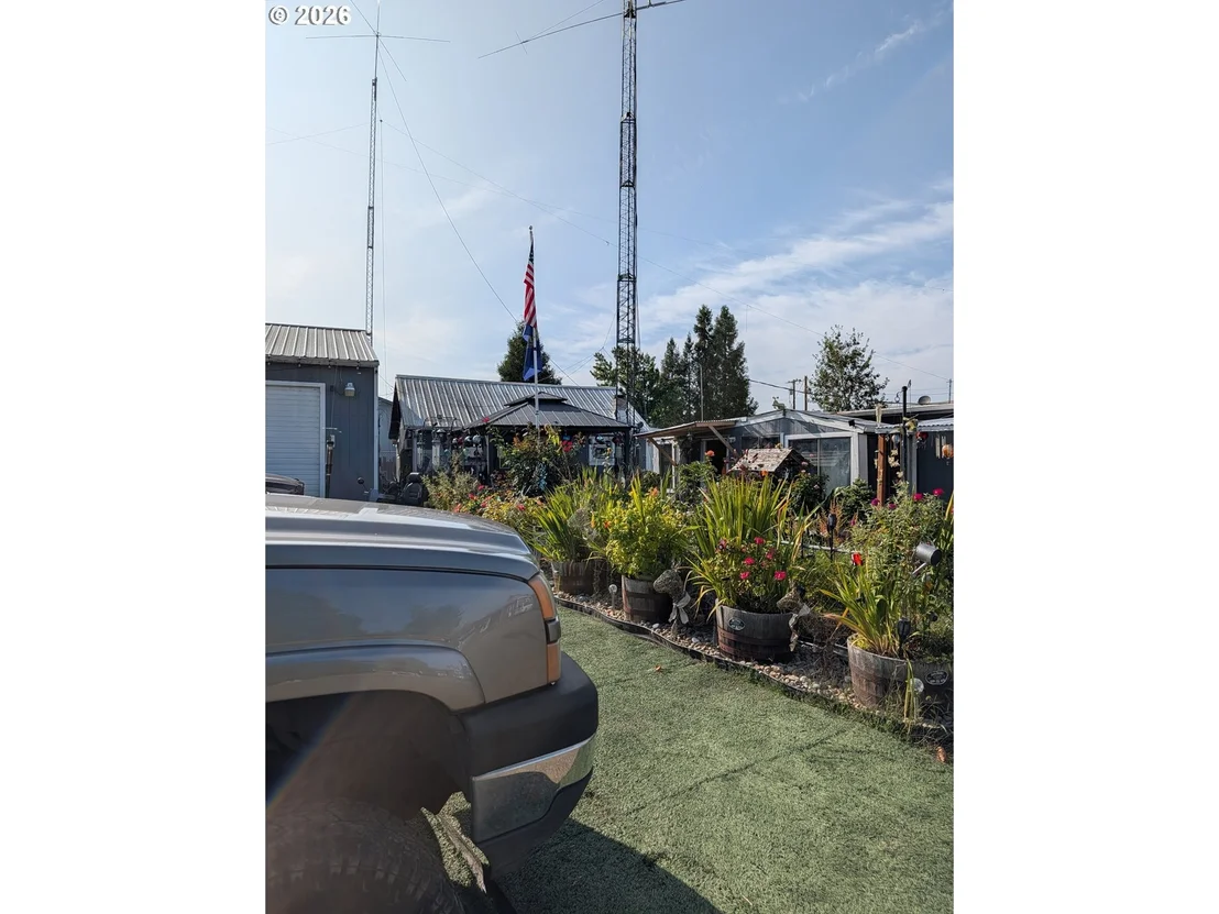 Photo of 591 NW DOUGLAS BLVD