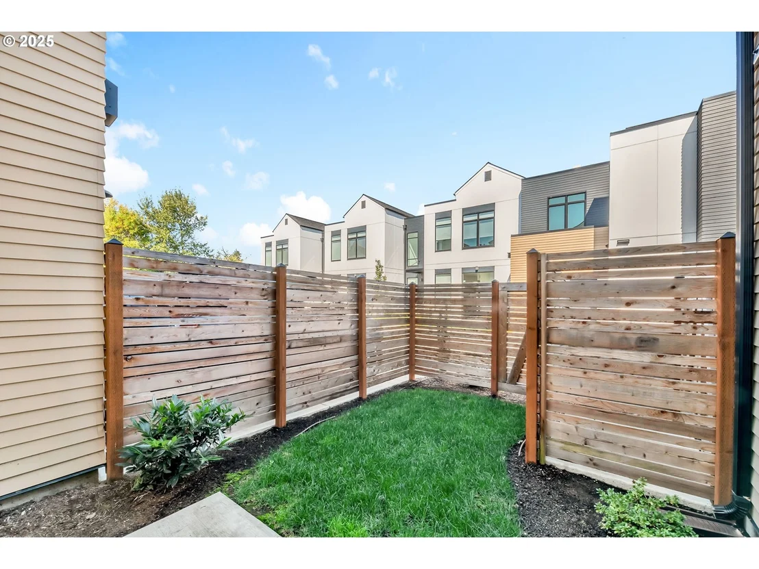 Photo of 193 E 20TH AVE