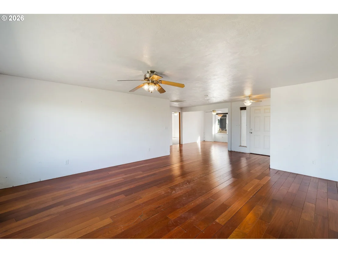 Photo of 668 EGRET AVE