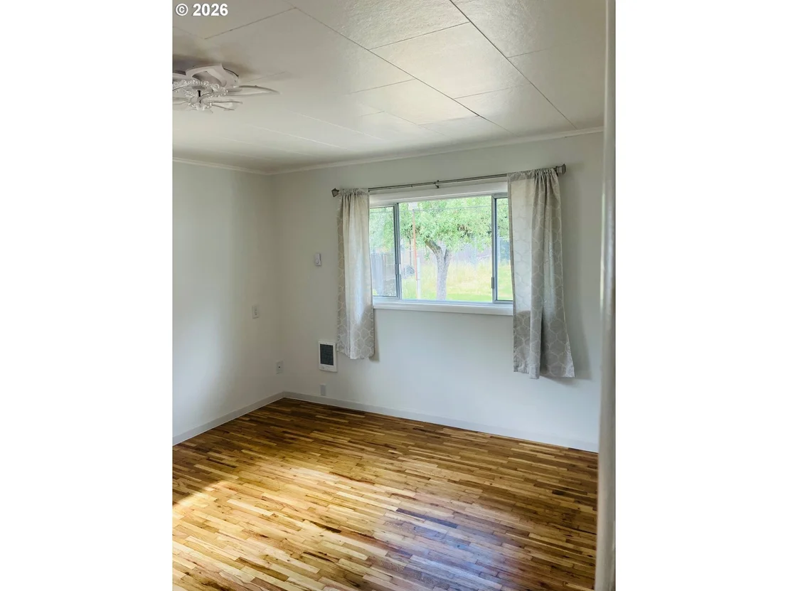 Photo of 152 W C ST