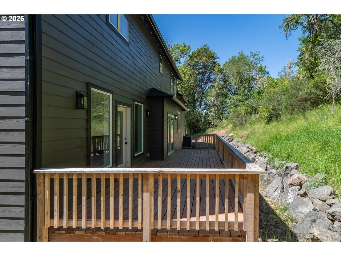 Photo of 492 TERRACE DR