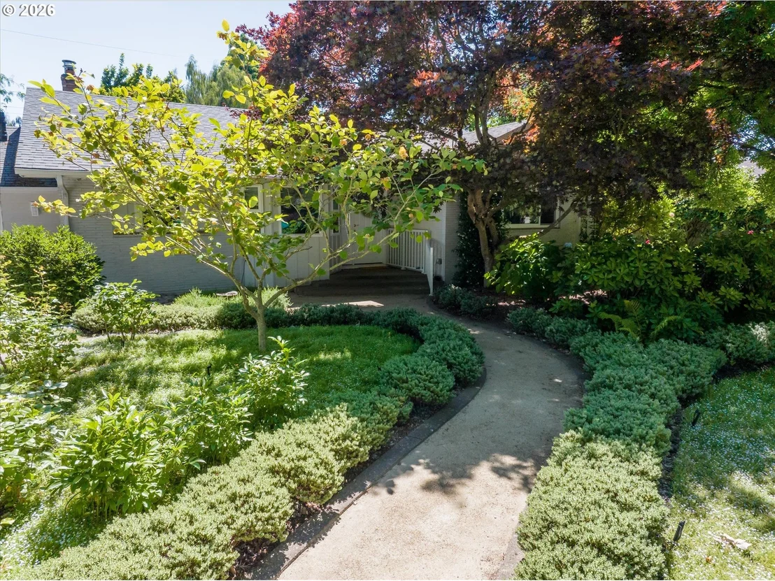 Photo of 243 DARTMOOR DR