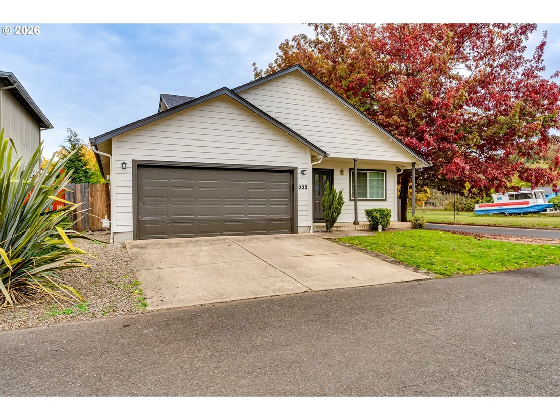Photo of 555 HOLLYHOCK LN