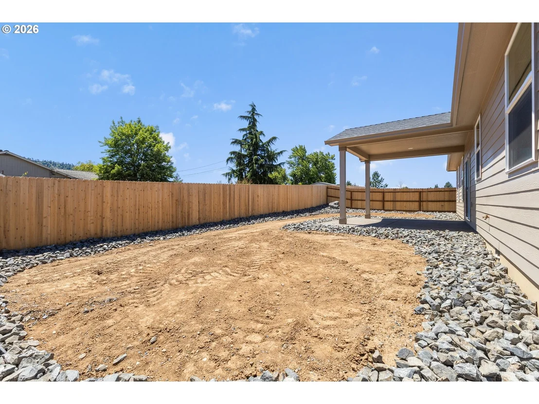 Photo of 265 SE LOGAN ST