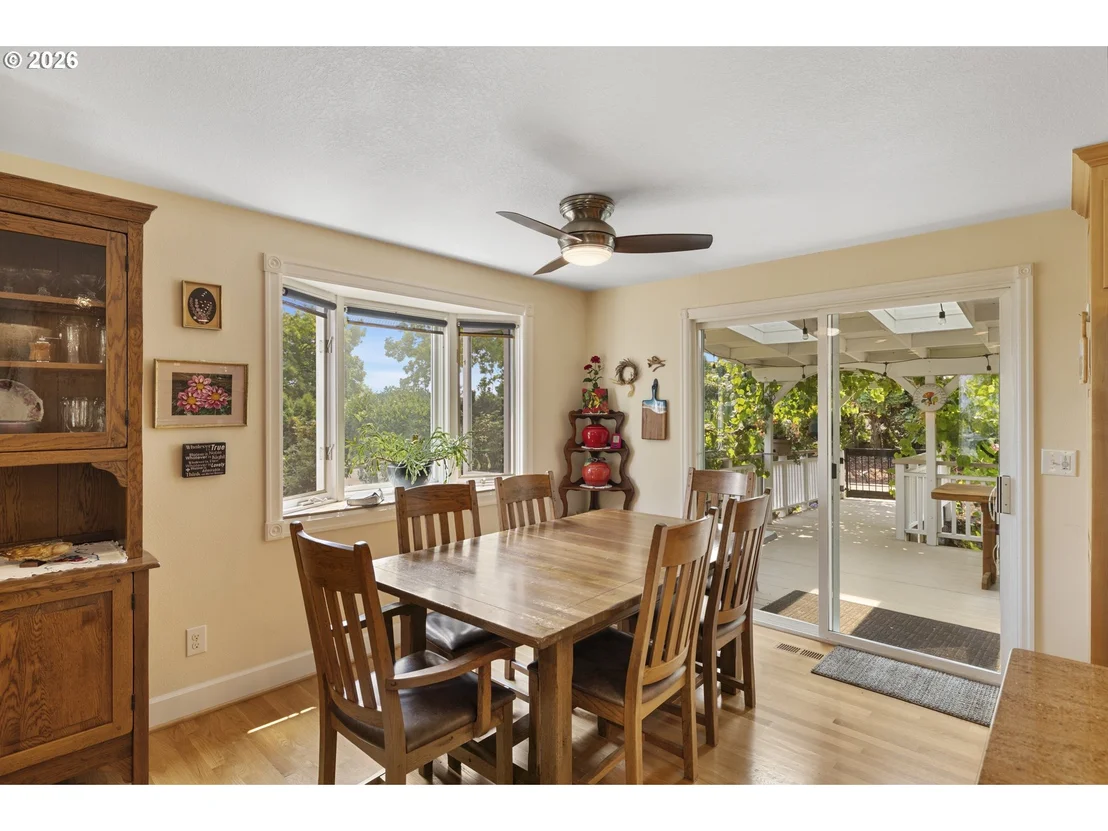 Photo of 192 NW CANYON DR