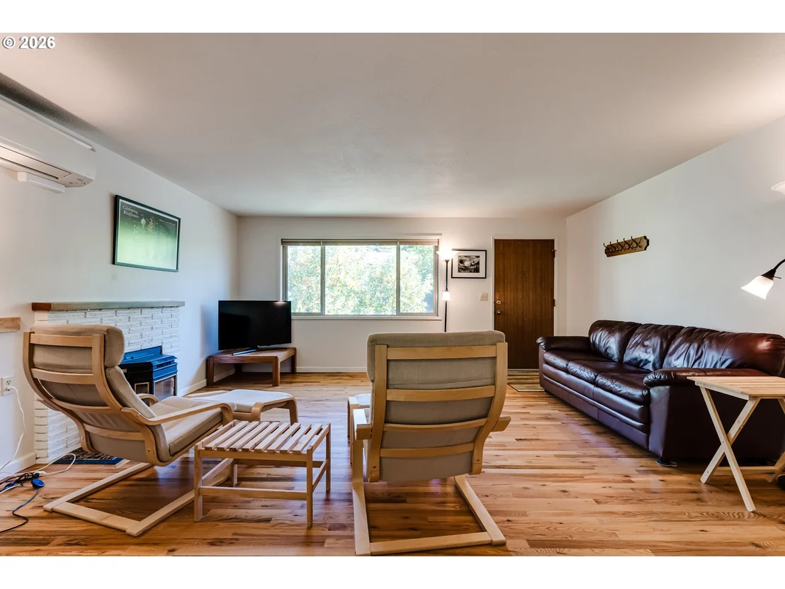 Photo of 450 W 28TH AVE