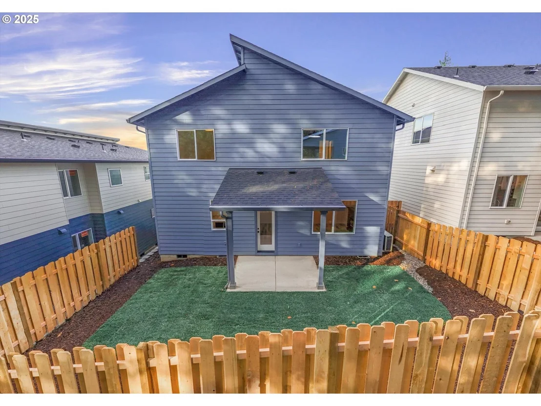 Photo of 284 NW MAWRCREST AVE