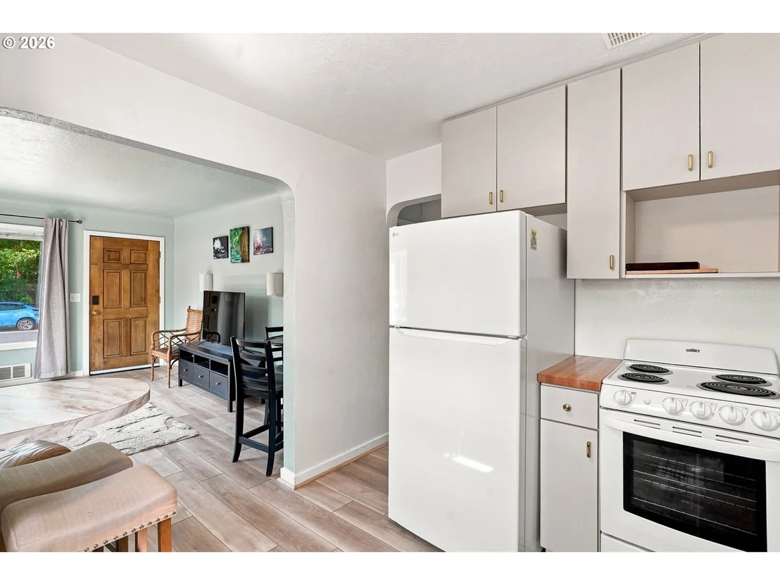 Photo of 1572 W BROADWAY