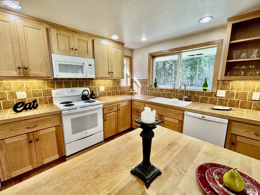 Photo of 55433 MCKENZIE HWY