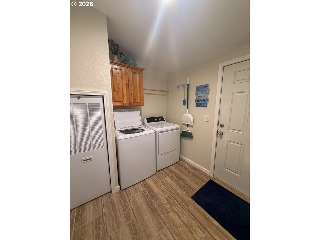 Photo of 1060 CEDAR LOOP