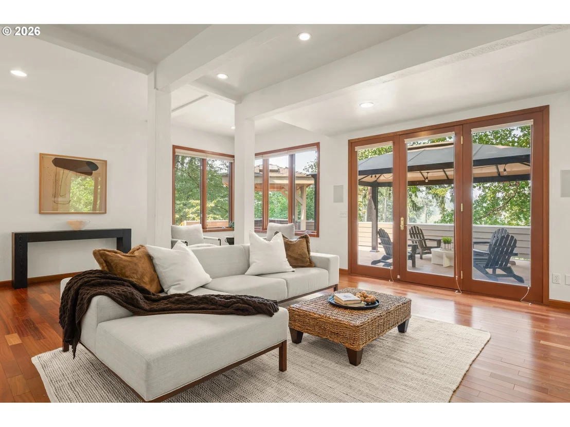 Photo of 3965 SPRING BLVD