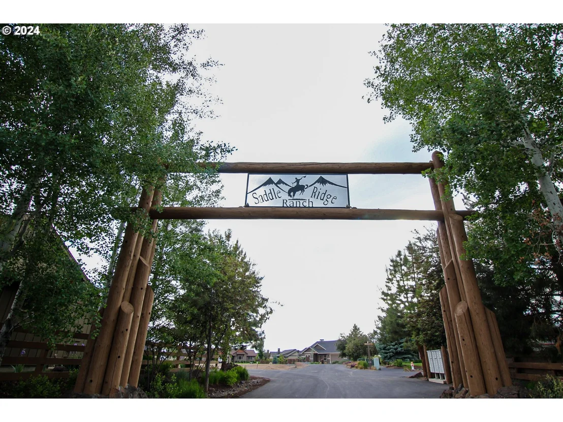 Photo of 240 NW SADDLE RIDGE LOOP