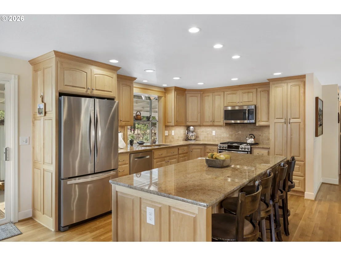 Photo of 192 NW CANYON DR